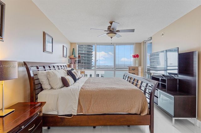 1750 N Bayshore Dr 3901, Miami, FL 33132