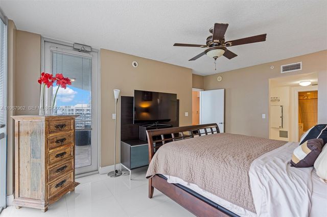 1750 N Bayshore Dr 3901, Miami, FL 33132