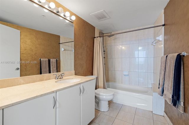 1750 N Bayshore Dr 3901, Miami, FL 33132