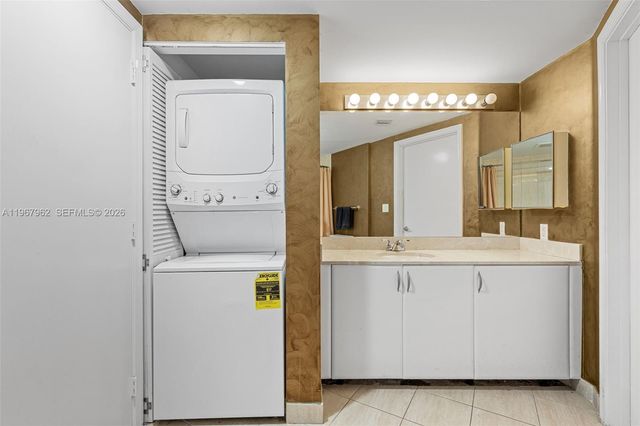 1750 N Bayshore Dr 3901, Miami, FL 33132