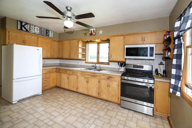 N10454 County Road V, Mayville, WI 53050