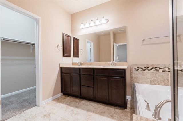 7220 Wyoming Springs DR 203, Round Rock, TX 78681