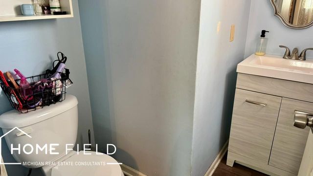 719 N Saginaw Street, Owosso, MI 48867