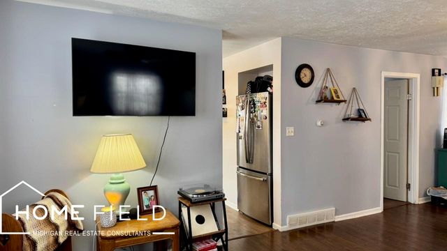 719 N Saginaw Street, Owosso, MI 48867