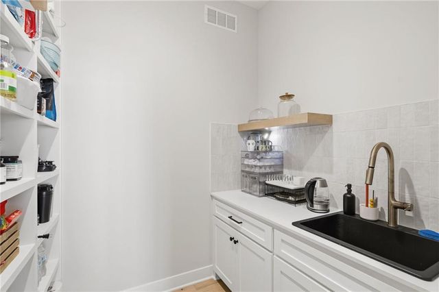 12709 W 174th Street, Overland Park, KS 66221