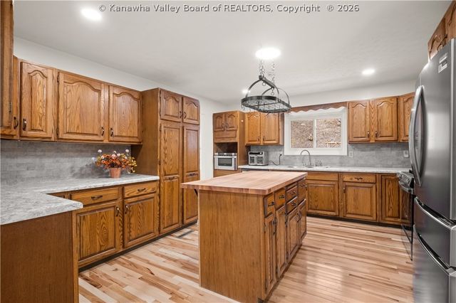1909 Garretts Bend Road, Sod, WV 25564