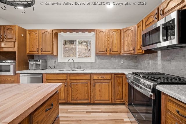 1909 Garretts Bend Road, Sod, WV 25564