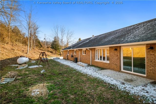 1909 Garretts Bend Road, Sod, WV 25564
