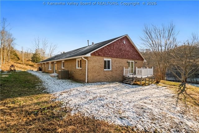 1909 Garretts Bend Road, Sod, WV 25564