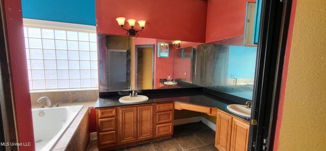 17139 Fenton Dedeaux Road, Kiln, MS 39556