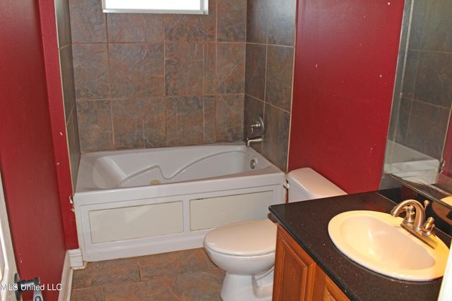 17139 Fenton Dedeaux Road, Kiln, MS 39556