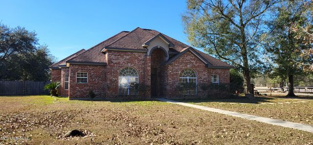 17139 Fenton Dedeaux Road, Kiln, MS 39556