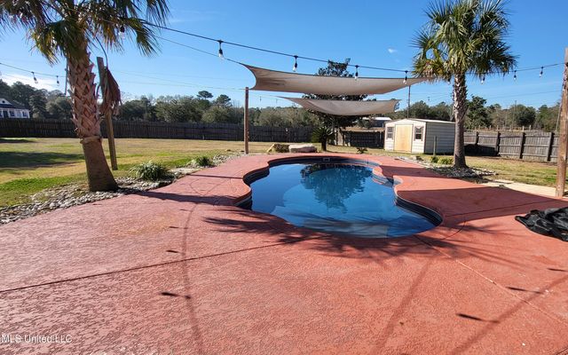 17139 Fenton Dedeaux Road, Kiln, MS 39556