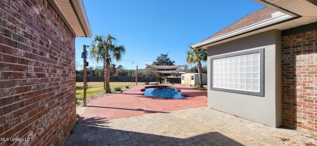 17139 Fenton Dedeaux Road, Kiln, MS 39556