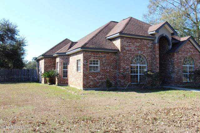 17139 Fenton Dedeaux Road, Kiln, MS 39556