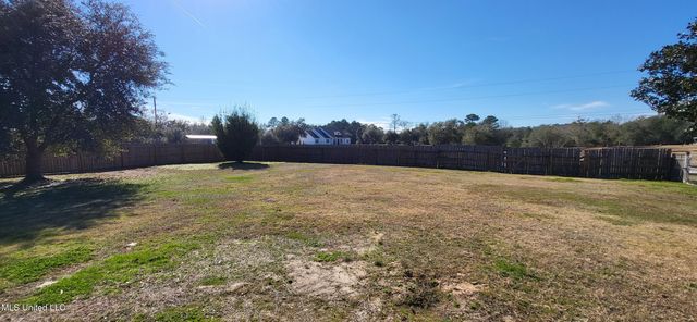 17139 Fenton Dedeaux Road, Kiln, MS 39556