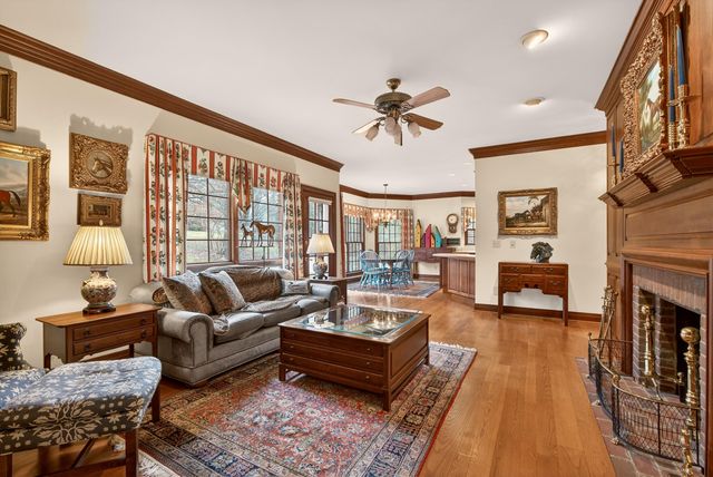 1213 Taborlake Cove, Lexington, KY 40502