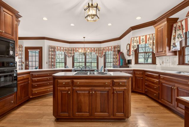 1213 Taborlake Cove, Lexington, KY 40502