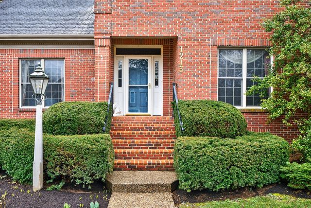 1213 Taborlake Cove, Lexington, KY 40502