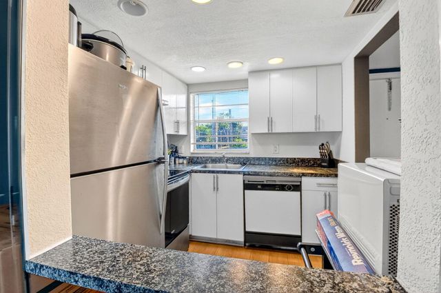 1630 Embassy Drive 207, West Palm Beach, FL 33401