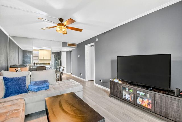 1630 Embassy Drive 207, West Palm Beach, FL 33401