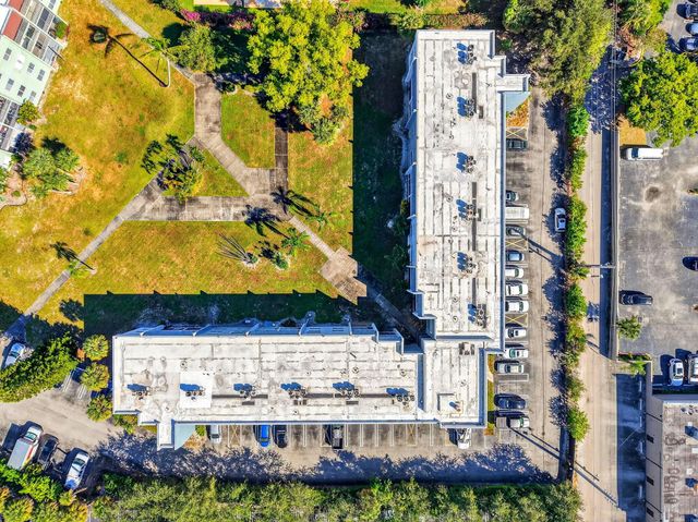 1630 Embassy Drive 207, West Palm Beach, FL 33401