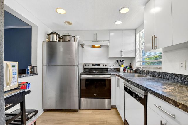 1630 Embassy Drive 207, West Palm Beach, FL 33401