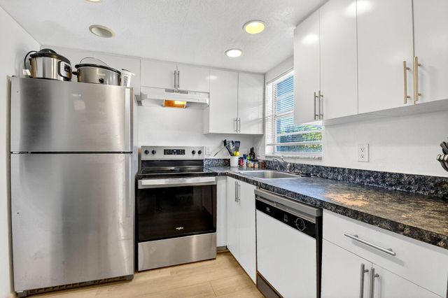 1630 Embassy Drive 207, West Palm Beach, FL 33401