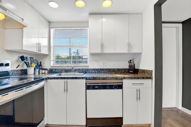 1630 Embassy Drive 207, West Palm Beach, FL 33401