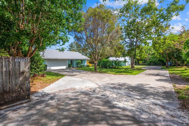 10908 SE Hobart Street, Jupiter, FL 33469