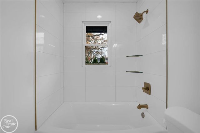 23108 Pilgrim Avenue, Hazel Park, MI 48030