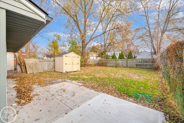 23108 Pilgrim Avenue, Hazel Park, MI 48030