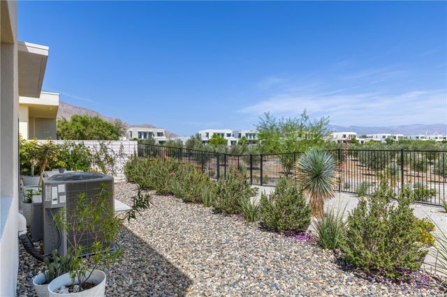 484 Fountain, Palm Springs, CA 92262