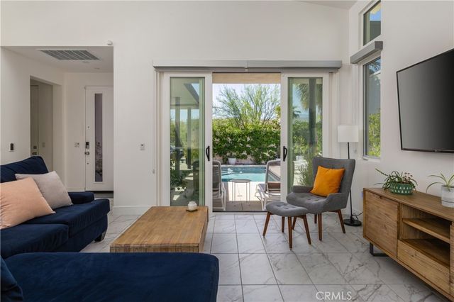 484 Fountain, Palm Springs, CA 92262