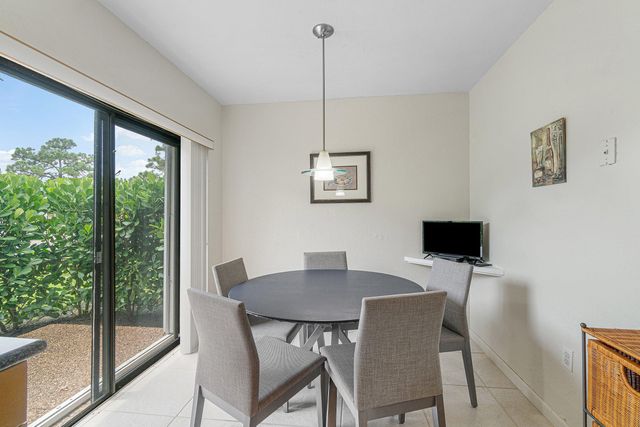 27 Stratford Lane W D, Boynton Beach, FL 33436