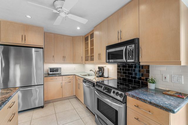 27 Stratford Lane W D, Boynton Beach, FL 33436