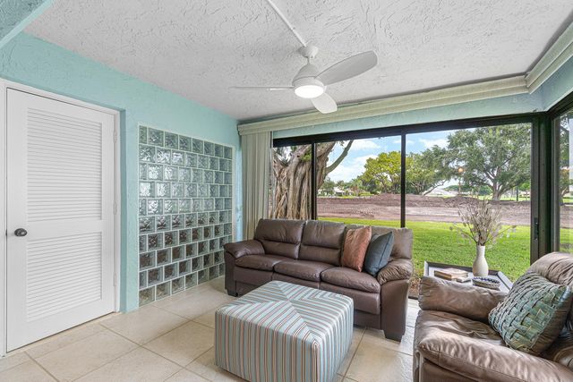 27 Stratford Lane W D, Boynton Beach, FL 33436