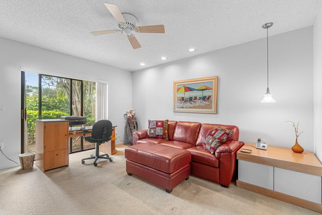 27 Stratford Lane W D, Boynton Beach, FL 33436