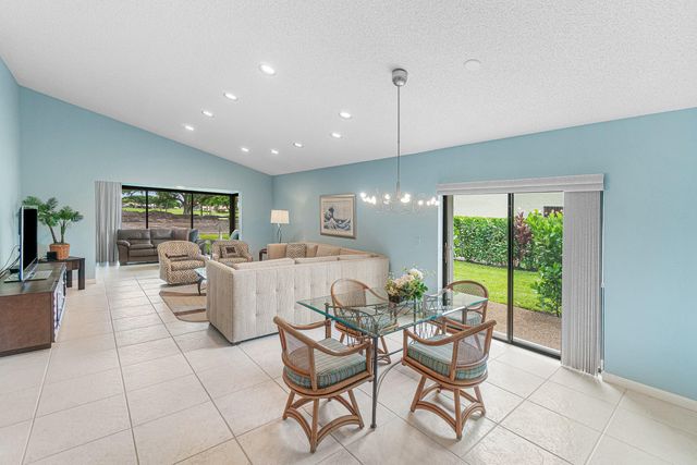 27 Stratford Lane W D, Boynton Beach, FL 33436