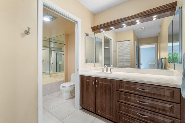 27 Stratford Lane W D, Boynton Beach, FL 33436