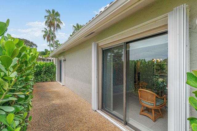 27 Stratford Lane W D, Boynton Beach, FL 33436
