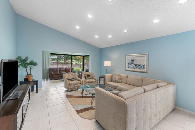 27 Stratford Lane W D, Boynton Beach, FL 33436