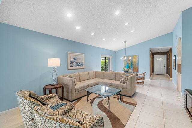 27 Stratford Lane W D, Boynton Beach, FL 33436