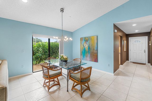27 Stratford Lane W D, Boynton Beach, FL 33436