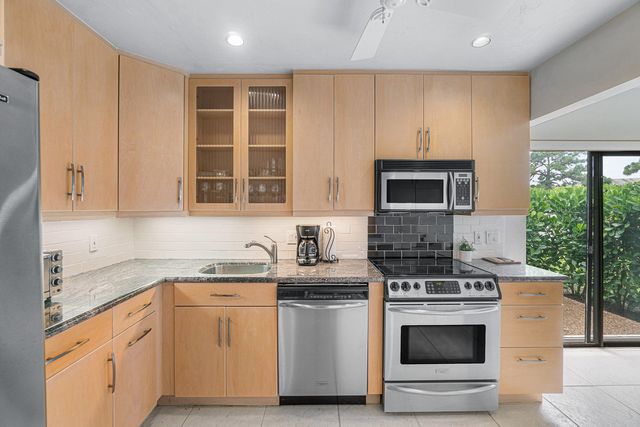 27 Stratford Lane W D, Boynton Beach, FL 33436