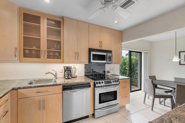 27 Stratford Lane W D, Boynton Beach, FL 33436