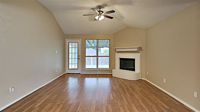 8033 Summer Sun Drive, Fort Worth, TX 76137