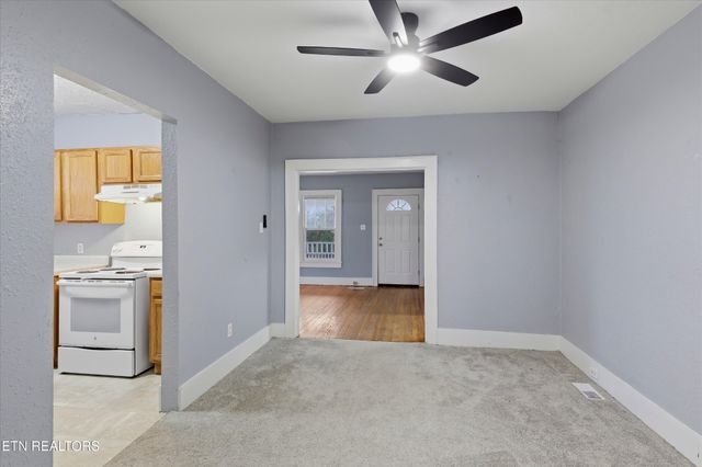 5301 Ross Rd, Knoxville, TN 37914