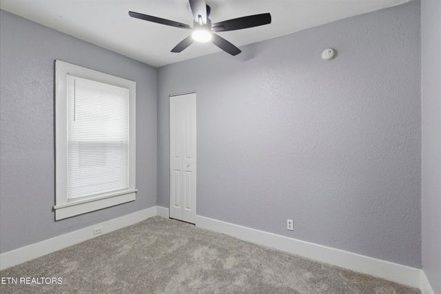 5301 Ross Rd, Knoxville, TN 37914