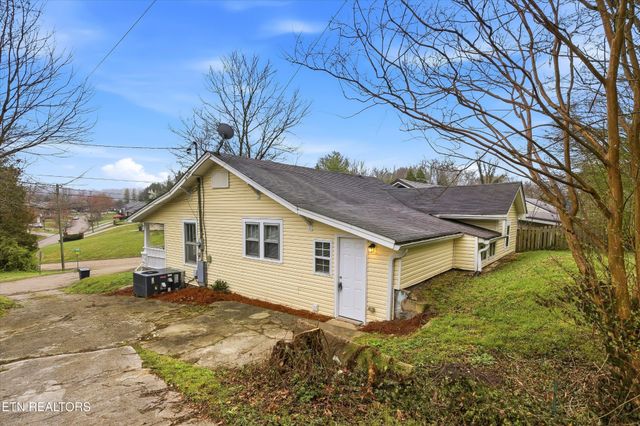 5301 Ross Rd, Knoxville, TN 37914